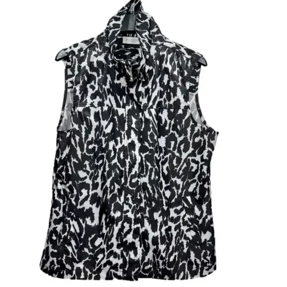 Chico’s Black and White Vest Animal Print Lightweight Nylon Mobwife Sz 1 Medium - Picture 2 of 9